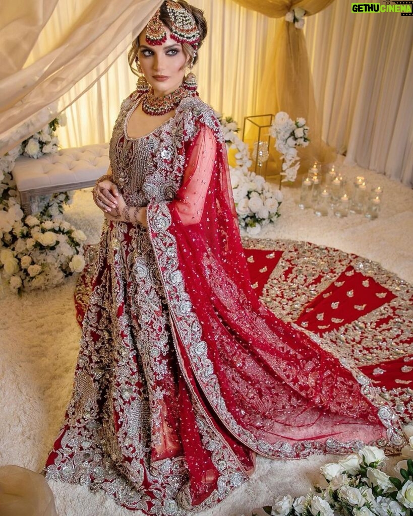 Armeena Khan Instagram - Latest work with Birmingham based designer @LaRosa.Signature launching a marvellous new collection called 'Armeena', consisting of some of the most refined and extravagant bridal outfits. These dresses boast such beautiful and delicate details that you will surely leave everyone in complete awe of your splendour in ✨ Birmingham, United Kingdom