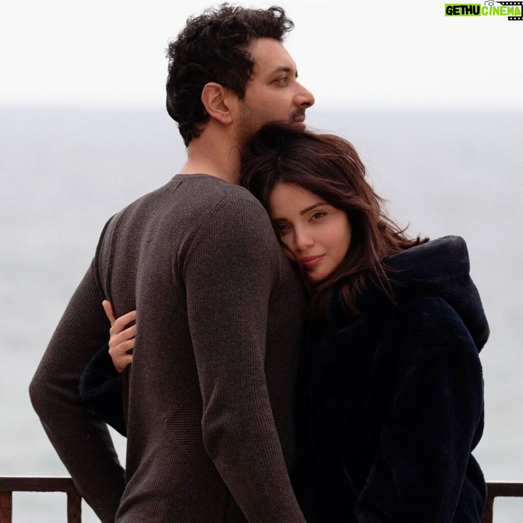 Armeena Khan Instagram - Me and my love back in 2019 overlooking the Adriatic Sea in Polignano a Mare (Puglia) region of Italy. Photography by @abbasrizviphotography