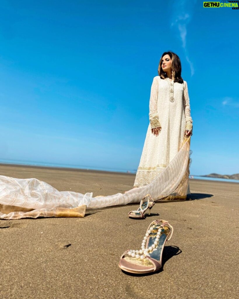 Armeena Khan Instagram - Frolicking on a Welsh beach wearing @ammarakhanatelier Eid Mubarak to you and your families ✨✨ Newgale, Pembrokeshire, United Kingdom