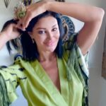 Arwa Gouda Instagram - 💚 #jewellery @alessio_boschi_jewels #artdirection and #videography @mahyarqajar #Location @cortedellamaesta_italy Civita di Bagnoregio