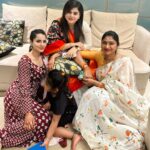Ashu Reddy Instagram - Maha shivaratri x Women's Day ~ 2024 🔥🌹❤️ #ashureddy #feelingdevotional #omnamahshivaya🕉 #friends #work #fun @urspraveenakadiyala @dr.samatha_01 🥳 #2024 #memories