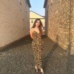 Ashu Reddy Instagram - The most beautiful curve on a woman's body is her smile 😊🐚⭐️😎 #ashureddy #curvesaresexy #beyoutiful #lastpicismyfav 🫶🏻 Austin, Texas