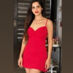Ashu Reddy Instagram - Life's short, so is my dress!! 💁🏻‍♀️❤️ #ashureddy #redlittlef#dress #nomakeup #bareskinisthebestskin ❤️