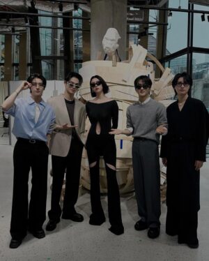 Ayaka Miyoshi Instagram - @gentlemonster × @tamburinsofficial 

젠틀몬스터와 탬버린즈의 일본 첫 플래그십 스토어가 오늘 오픈했습니당😎

젠틀몬스터와 탬버린즈는 매번 다른 각도에서 대단한 어프로치하고 있고, 이번에 거대한 헤드 오브제 메종 마르지엘라와의 콜라보 팝업, 일본 뿐인 에그 퍼퓸펌키니를 전개되고 있습니다🪺

#ジェントルモンスター
#ジェントルモンスター青山
#GENTLEMONSTERAOYAMA
#TAMBURINS
#TAMBURINSAOYAMA
#PUMKINI
#GENTLEMONSTERXAYAKA
#TAMBURINSXAYAKA
@gentlemonster
@tamburinsofficial