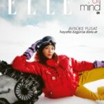 Aybüke Pusat Instagram - ELLE moda ve stil olmanın ötesinde bir tavır, ruh hali ve bakış açısıdır. Anı ve duyguyu yansıtmak üzere harekete geçtiğimiz ELLE State of Mind 01’de, başarılı oyuncu #AybükePusat’ı karların içinde, hiçliğin ortasında, beyaz ve mavinin arasında özgürce dans ederken yakaladık: “Temiz hava ve kar sesi bana hep çok meditatif gelmiştir. Düşüncelerimi duymak daha da kolaylaşır. Özgürleştirir. Tıpkı dans etmek gibi... Hayat uzun bir dans ise, şu anda romantik bir valsten İtalya’nın güneyine indiğim ve tarantellaya geçtiğim dönemdeyim. Hem çok eskiden hatırladığım bir melodi. Hem çok sevdiğim. Hem geleneksel, hem de neşeli. Çiçeklendiğimi söyleyebilirim!” Devamı elle.com.tr’de! @aybukepusat @moncler @elleturkiye #ELLE #ELLEstateofmind #işbirliği Yayın Direktörü: @meldanar13 Fotoğraflar: @firatmeric Moda Direktörü: @asilasli Mekan: @das.3917