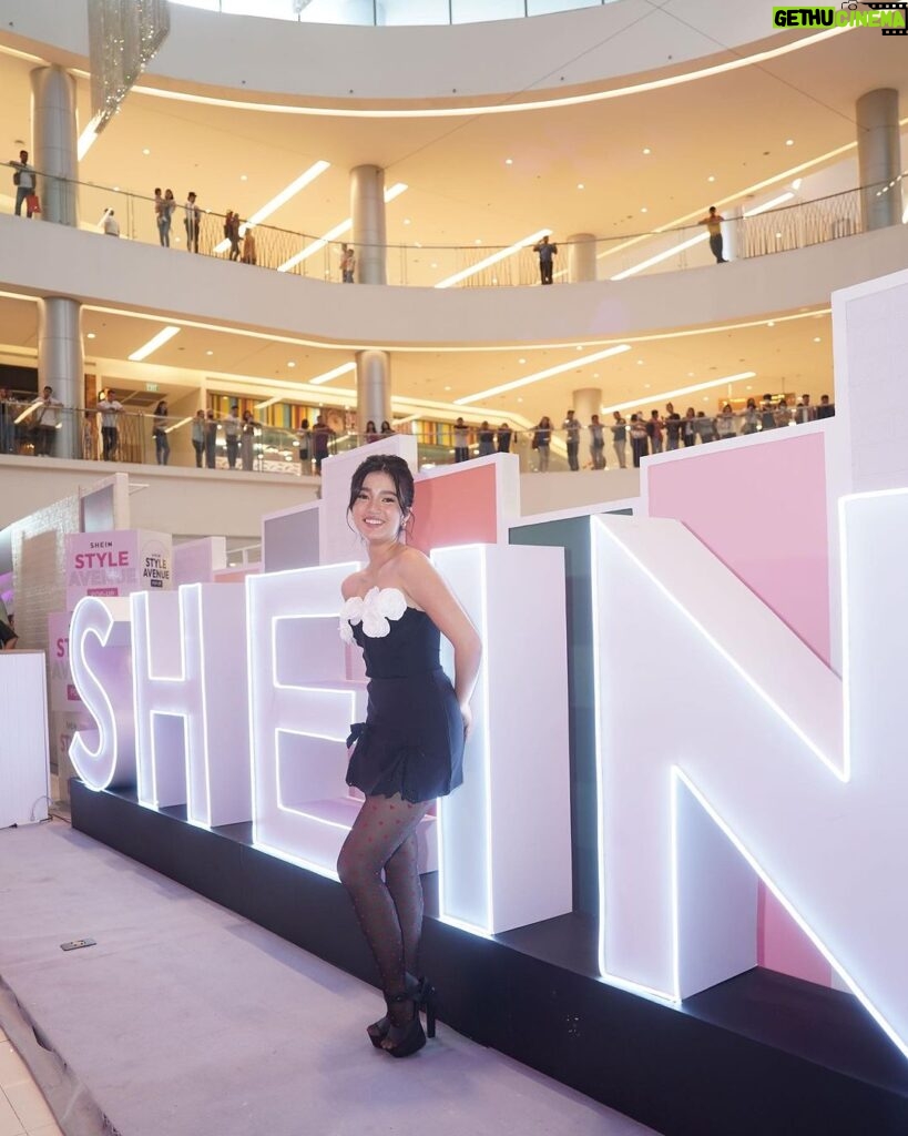 Belle Mariano Instagram - Earlier’s event! 🤍 #SHEINStyleAvenue Get your fave summer outfits ☀️ at @sheinphilippines_‘s Pop-Up store located at Festival Mall Alabang from March 13-17 🤍
