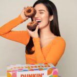 Belle Mariano Instagram – I’m absolutely surprised that my two favorites have finally come together with newest Dunkin’ Choco Wacko BTN! ❤️ #BelleMarianoDunkinPH #DunkinPHChocoWackoBTN