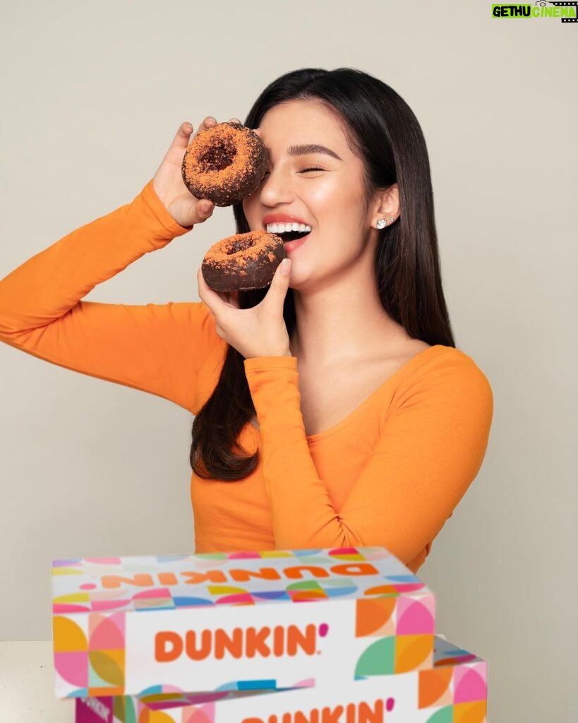 Belle Mariano Instagram - I'm absolutely surprised that my two favorites have finally come together with newest Dunkin' Choco Wacko BTN! ❤️ #BelleMarianoDunkinPH #DunkinPHChocoWackoBTN
