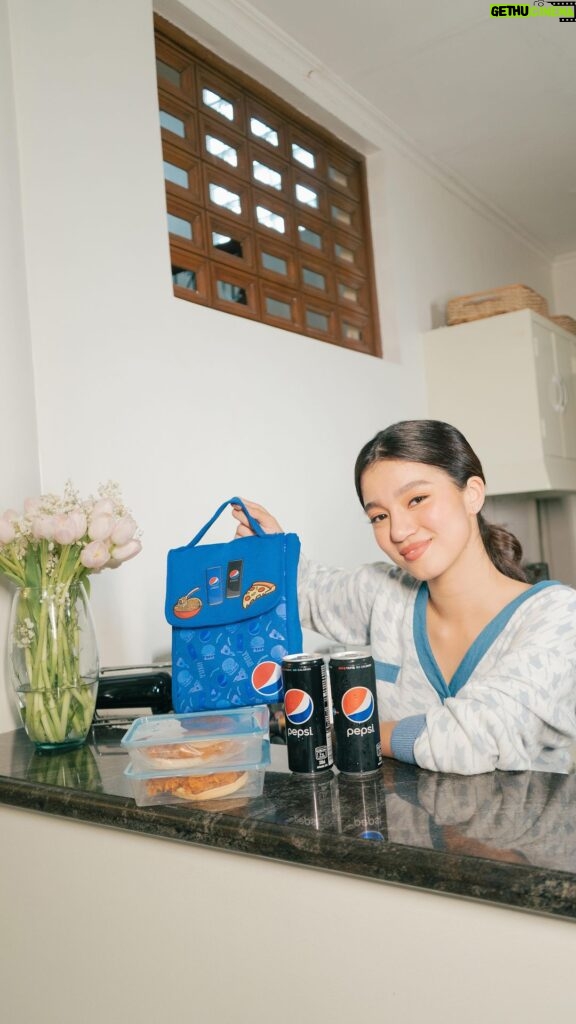 Belle Mariano Instagram - Unboxing my Pepsi Meal kit!! 🥪🥤 Enjoy more of your food with Pepsi and join the Pepsi Byaheng Food Trip happening this weekend at Robinson’s Antipolo and next week at Makati Cinema Square para sa isang masarap at masayang food trip! #PepsiBiyahengFoodtrip #PepsiMasMasarapMaiba