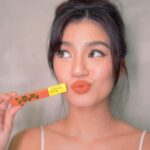Belle Mariano Instagram – Get in the mood and stay in the mood! 🤸 These NEW Superstay Matte Ink Moodmakers are definitely a mood! 🥰 5 NEW shades 😮 with a fruity scent 🍉🍊🍒🍓 with the most pigmented, vibrant shades that last up to 16HRS! ⏰ I’m wearing the shades Motivator, Meditator, and De-stresser! 😌🧘‍♀️✨

Kiss your EX lipstick goodbye 👋🏻 and choose the lipstick that stays! 💄Grab your own Superstay Matte Ink Moodmakers lipstick 💕 from @maybellinephshop now! 🫦✨ #SSMIMoodmakers #MoodBoostingMattes #MaybellinePH