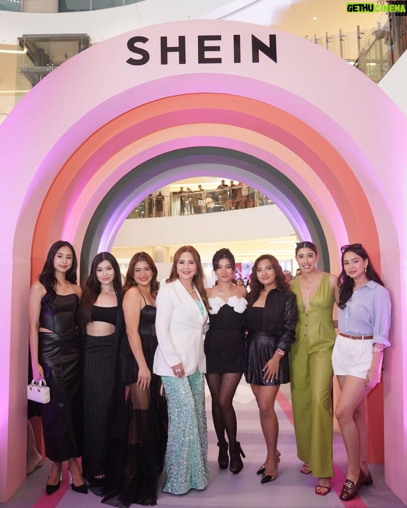 Belle Mariano Instagram - Earlier’s event! 🤍 #SHEINStyleAvenue Get your fave summer outfits ☀️ at @sheinphilippines_‘s Pop-Up store located at Festival Mall Alabang from March 13-17 🤍