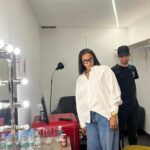 Berta Vázquez Instagram - 5 días para el estreno mundial de nuestra comedia UN HIPSTER EN LA ESPAÑA VACÍA en @primevideoes ✨ 1- bailando en silencio con @lalotenorio_ 2- charlando con el director antes de entrar en escena 3- un camerino y dos tontos muy tontos