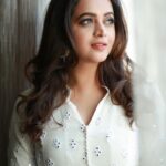Bhavana Instagram - No colour will ever be brighter for me than White 🤍 Outfit & Styling @sabarinathk_ Photography @pranavraaaj Makeup @renjurenjimar Hair @sudhiar.hairandmakeup Makeup Assistant @surya_ishaan #Bhavana #BhavanaMenon #Mrsjune6