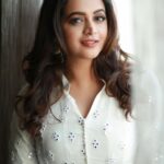 Bhavana Instagram – No colour will ever be brighter for me than White 🤍
Outfit & Styling @sabarinathk_ 
Photography @pranavraaaj 
Makeup @renjurenjimar 
Hair @sudhiar.hairandmakeup 
Makeup Assistant @surya_ishaan #Bhavana #BhavanaMenon #Mrsjune6