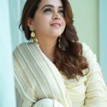 Bhavana Instagram - 🤍🕊️🕊️🤍 EID MUBARAK 🌙 Wish you all a very happy and peaceful Eid !! Outfit and Styling @sabarinathk_ Hair @femy_antony__ Earrings @keyaa_by_kartika Photography @pranavraaaj #Bhavana #BhavanaMenon #Mrsjune6