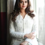 Bhavana Instagram - No colour will ever be brighter for me than White 🤍 Outfit & Styling @sabarinathk_ Photography @pranavraaaj Makeup @renjurenjimar Hair @sudhiar.hairandmakeup Makeup Assistant @surya_ishaan #Bhavana #BhavanaMenon #Mrsjune6