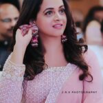 Bhavana Instagram - 🦩 Styling and Jewellery @sabarinathk_ Thank you for these pics @viewfinders___ @jijoy_radhay_vasavan and #GrapeStories #Bhavana #BhavanaMenon #Mrsjune6