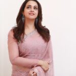 Bhavana Instagram - 🌸🌸🌸🌸 Styling @sabarinathk_ Jewellery @seeruscollections Hair @jeenastudio Photography @pranavraaaj Makeup by me 🧚🏻‍♀️ #Bhavana #BhavanaMenon #Mrsjune6
