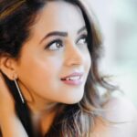 Bhavana Instagram - 🌻🌻🌻 📸 @jagger.antony #Bhavana #BhavanaMenon #MrsJune6