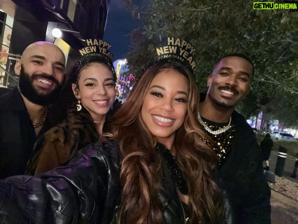 Bianca Crawford Instagram - The link up we all needed #HappyNewYear