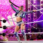 Bianca Crawford Instagram - Abs contoured with nothing but HARD WORK. … and genetics. We stay putting in werk over here! #ESTofWWE #wrESTleMania #Smackdown Gear: Made by ME