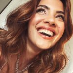 Biran Damla Yılmaz Instagram - Setten kalan son kareler… Fake düğünümün yemek arasından🫶🏻😎