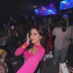 Brisia Jodie Instagram - THE BEST CONCERT THAT I’VE EVER BEEN TO!! ga terima kritik karna lg ultah hehe YAH DRPD NGUNDANG BRUNO gakuat, lebih baik ku undang keluarga dan temen2 terdekatku untuk liburan&nonton konsernya hihi 9 hari di Bangkok kerasa cepet bgt. THANK YOU BGT UDAH MAU NYEMPETIN WAKTU UNTUK MERAYAKAN ULTAHKU YA AKU GATAU MAU BALESNYA GMN. aku bersyukur bgt dan TERIMAKASIH HADIAH CELANA LOEWENYA LOVE YOU GUYS🤍💞 semoga rezeki kalian mengalir deras ya❣️ semoga kita dijauhkan dr segala yg jahat Amin. tagnya sampe ga cukup😭 Tampa Biasa Paling Kong Paling Huk Kong Paling Unjung Kong Di Bawah Lisung