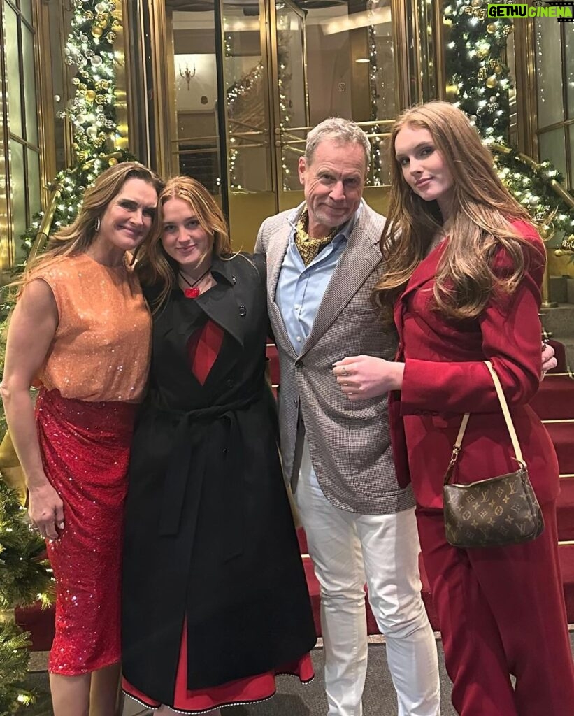 Brooke Shields Instagram - full heart ❤ hope you all had a merry Christmas full of love!! 🎄 New York, New York