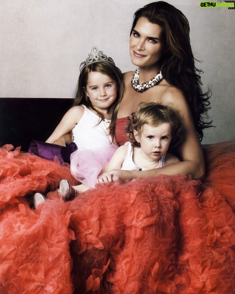 Brooke Shields Instagram - My two best girls who have turned into the most remarkable young women. To ALL women today - may you always know your strength and power. Always be YOU and TRUE to YOU 💪❤ #IWD #internationalwomensday #IWD2024