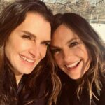 Brooke Shields Instagram - Happy birthday @therealmariskahargitay… through the laughs & the tears, so much love and of course fun! 🎈❤️