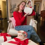 Brooke Shields Instagram - Shhh. Don’t tell my daughters, but I found the perfect gift for them (and me!). #ad Swipe to see the adorable @markandgraham bow bag that I ordered x3. They’re extra special with personalization of our initials on each. There’s one more day to use code BROOKEMG to receive free shipping and gift wrap on eligible items. #monogram #gift #daughersgift #under100 #sustainablegift New York, New York