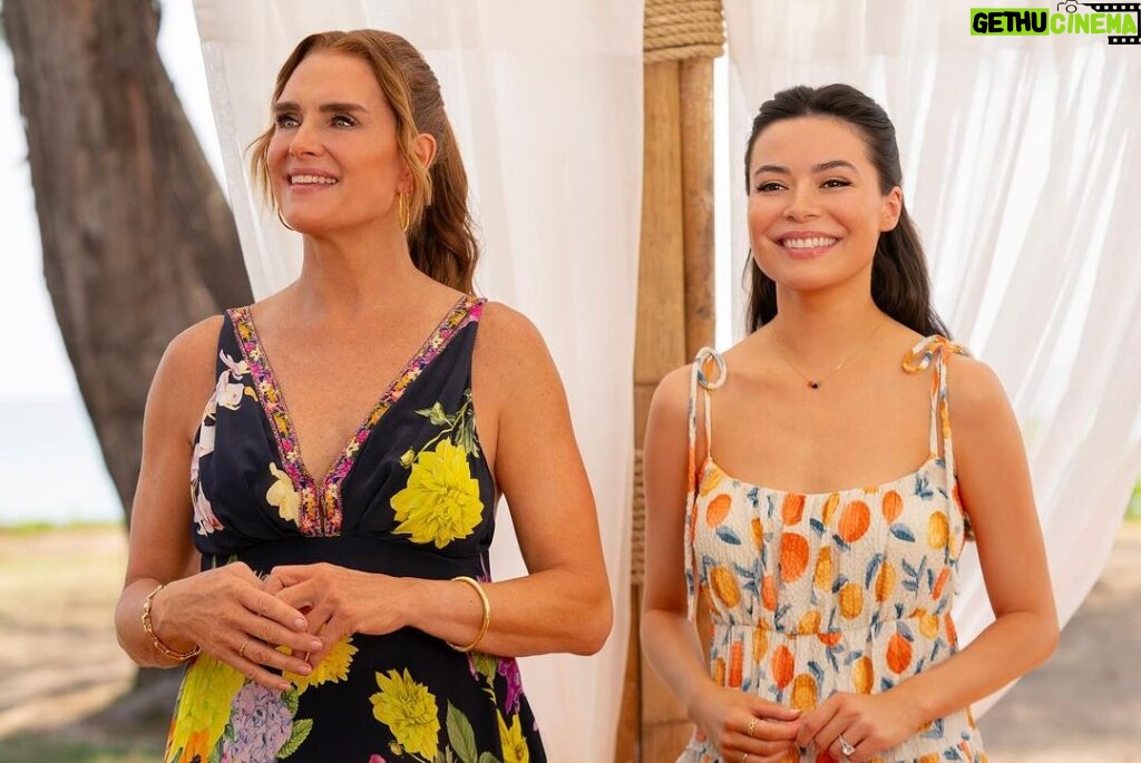 Brooke Shields Instagram - More photos from MOTHER OF THE BRIDE! 🩷💍🏝 I am so excited for you all to see this movie - coming to @netflix globally on May 9th!! 45 day countdown ⏰ Thailand