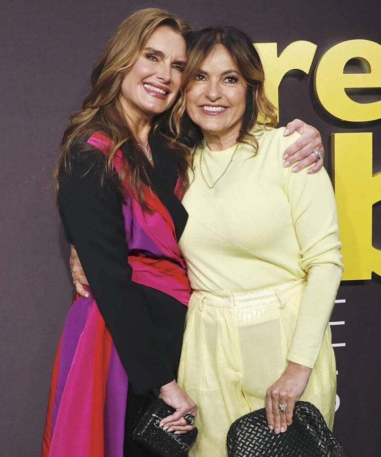 Brooke Shields Instagram - Happy birthday @therealmariskahargitay… through the laughs & the tears, so much love and of course fun! 🎈❤️