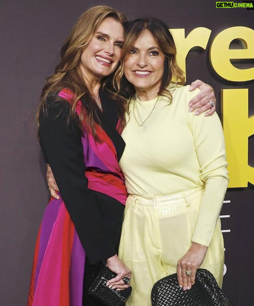 Brooke Shields Instagram - Happy birthday @therealmariskahargitay… through the laughs & the tears, so much love and of course fun! 🎈❤