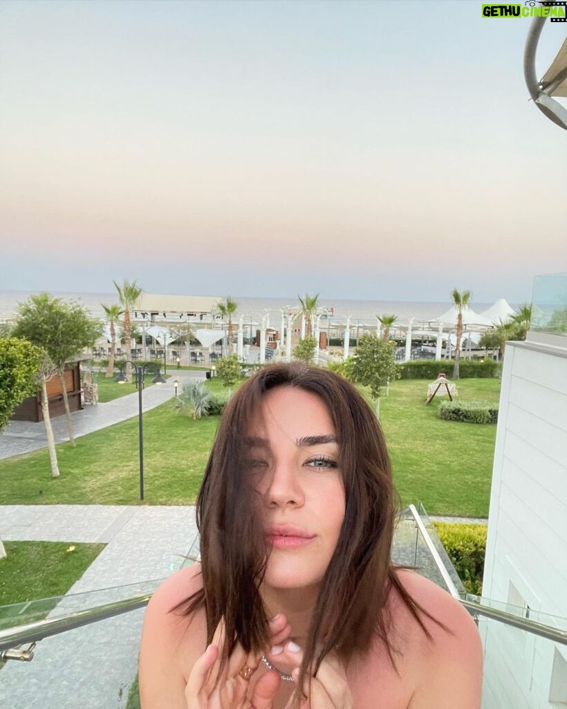 Buse Varol Instagram - Summer Vibes ☀️ Limak Cyprus Deluxe Hotel