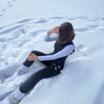 Buse Varol Instagram - Vallahi ne yalan söyleyeyim fotoğraf çekilicem diye dondddddummmm❄️🥶🥶🤍