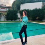 Buse Varol Instagram - 🦋 Yaşamak dediğin üç beş kısa mutlu an'dan ibaret ✨