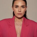 Buse Varol Instagram - Sizce hangisi ben 🙃 makyajli mı, makyajsız mı ? 😘