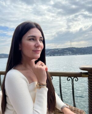 Buse Varol Instagram - 💨💨💨AN..✨