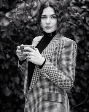 Buse Varol Instagram - İşte öyle birşey 🖤 photo @efekaplan 📸