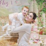Buse Varol Instagram - Güzell kızım Eliz'im 1 yaşinda💓 asıl doğduğu gün yarın ama🙃🎈