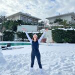 Buse Varol Instagram - Vallahi ne yalan söyleyeyim fotoğraf çekilicem diye dondddddummmm❄️🥶🥶🤍