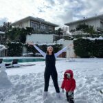 Buse Varol Instagram - Vallahi ne yalan söyleyeyim fotoğraf çekilicem diye dondddddummmm❄️🥶🥶🤍