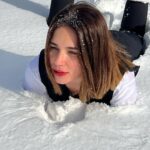 Buse Varol Instagram - Vallahi ne yalan söyleyeyim fotoğraf çekilicem diye dondddddummmm❄️🥶🥶🤍