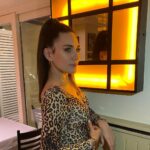 Buse Varol Instagram - Aslaaaa poz veremedim🙃🙈 Da Mario Etiler