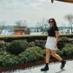 Buse Varol Instagram - 1 mi, 2 mi , 3 mü ? 🫶🏼