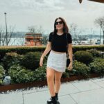 Buse Varol Instagram - 1 mi, 2 mi , 3 mü ? 🫶🏼