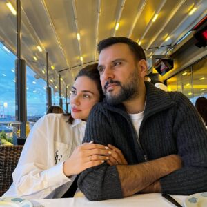 Buse Varol Instagram - Benim canim kocam, hayat arkadaşım, çocuklarımın biricik babası iyi ki doğdun sevgilim.. iyi ki yollarımız kesişti🙌🏻 Seni çok seviyorum🩵 Her yeni yaşında el ele olmak ve yaşlanmak dileğiyle.. iyi ki🙌🏻🧿