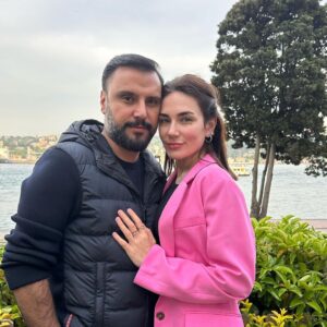 Buse Varol Instagram - Benim canim kocam, hayat arkadaşım, çocuklarımın biricik babası iyi ki doğdun sevgilim.. iyi ki yollarımız kesişti🙌🏻 Seni çok seviyorum🩵 Her yeni yaşında el ele olmak ve yaşlanmak dileğiyle.. iyi ki🙌🏻🧿