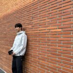 Byeon Woo-seok Instagram - 🙂 #광고 #디스커버리익스페디션 #디스커버리바람막이